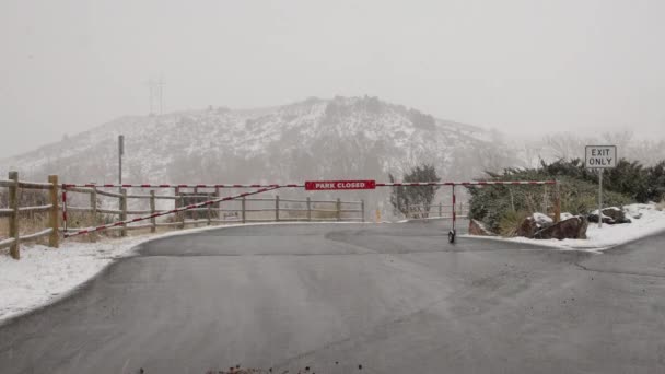 Parking Lot Closed Due Snow Storm — Stockvideo