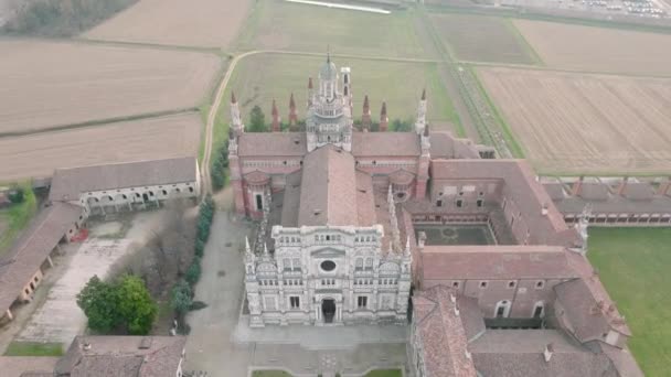 朝のセルトサ パヴィアの空中景色 14世紀後半に建てられ 裁判所と修道院の回廊とパヴィア ロンバルディア イタリアの州の神社 — ストック動画