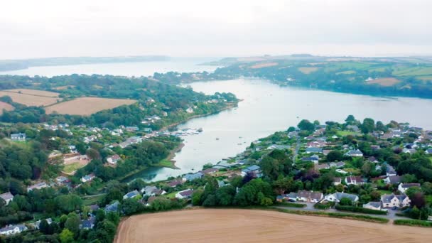 Aerial Panning Drone Shot Rural Coastal Village Cornwall — Vídeo de Stock