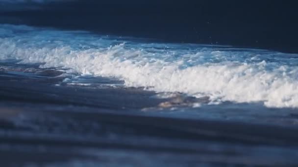 Powerful Waves Break Sandy Shallows Ersfjord Beach Slow Motion Pan — Vídeos de Stock