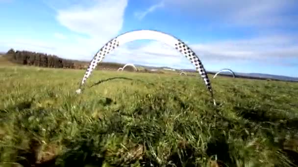 Fpv Racing First Person View Drone Flying Field Arch Gates — Wideo stockowe