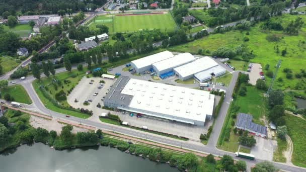 Edifícios Centro Logístico Armazéns Perto Rodovia Processo Estacionamento Caminhões Vista — Vídeo de Stock