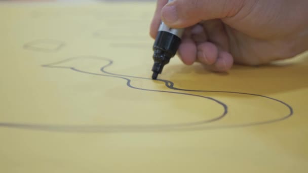 画家用黑色笔迹画波斯书法 — 图库视频影像