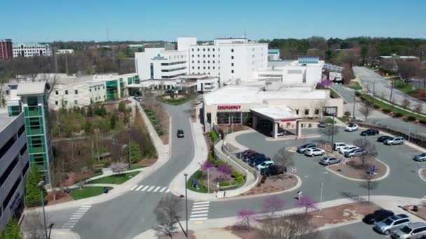 Dron Zastřelil Cone Health Wesley Long Hospital Ambulanci — Stock video