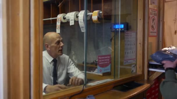 Woman Weighing Parcel Package Front Cashier Post Office Counter Window — Vídeo de Stock