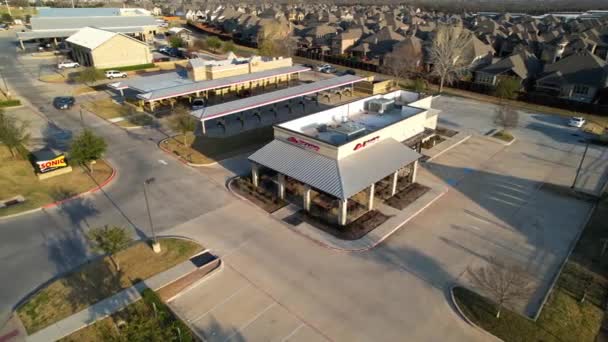 Letecké Záběry Pizza Hut Sonic Restaurací Lantana Texas Kamera Pohybuje — Stock video