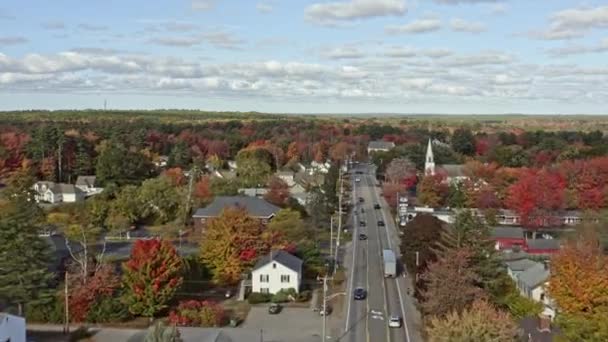 Wells Maine Aerial V12 Drone Fly Route Highway Passing Small — Vídeo de stock
