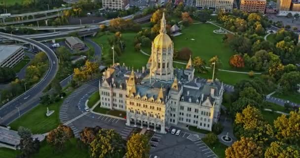 Hartford Connecticut Aerial V15 Etablerar Skott Fåglar Ögonvyn Pan Runt — Stockvideo