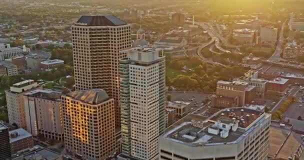 Hartford Connecticut Aerial V13 Flyover Downtown High Rise Reveals Historic — Stockvideo