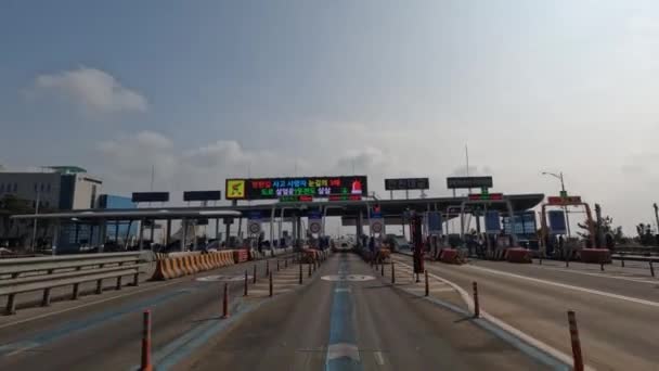 Door Tolpoort Rijden Incheon Bridge Steken Zuid Korea Dat Yeongjong — Stockvideo