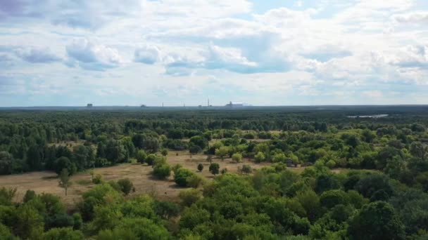 Aerial View Valley Forest Reactor Sarcophagus Chernobyl Nuclear Powerplant Distance — Vídeo de stock