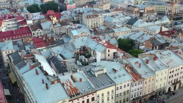 Antiguos Edificios Estilo Europeo Con Restaurante Burbujas Azotea Lviv Ucrania — Vídeo de stock