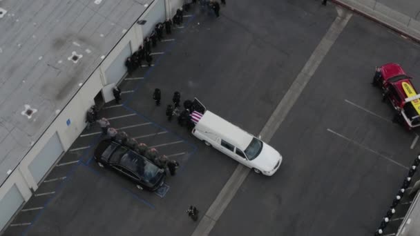 Aerial Drone White Hearse People Load Casket Out White Hearse — Vídeos de Stock