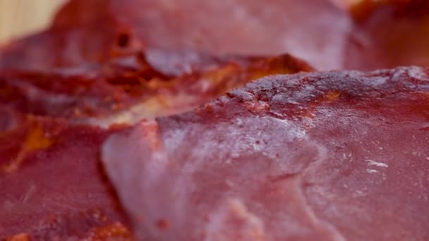 Gekruide Luchtgedroogde Varkensvlees Lendenschijfjes Zeer Close Zicht Rustieke Traditionele Spaanse — Stockvideo
