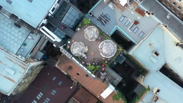 Topdown Anténa Střešní Bubliny Restaurace Lvově Ukrajina Obklopen Starými Evropskými — Stock video