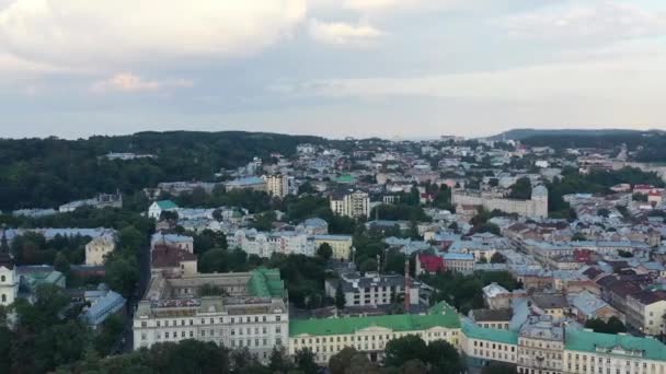 Yazın Günbatımında Lviv Ukrayna Daki Eski Avrupa Binalarının Silueti — Stok video