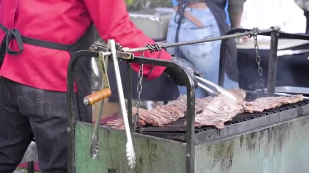 Chef Prepara Carne Para Serviço Catering Evento — Vídeo de Stock