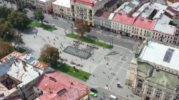 Ukrayna Yaz Günü Avrupa Binalarıyla Çevrili Lviv Ulusal Akademik Opera — Stok video