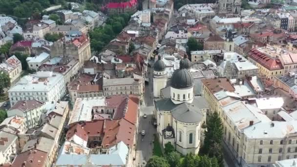 Luchtfoto Drone Van Een Kathedraal Het Centrum Van Lviv Oekraïne — Stockvideo