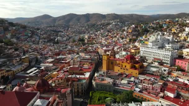 Gele Kerk Guanajuato Mexico Drone Shot — Stockvideo