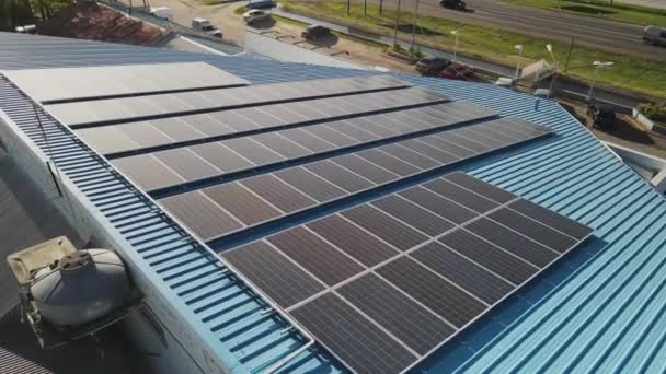 Letecký Pohled Solární Panely Střeše Obnovitelná Energie Udržitelná Elektřina — Stock video