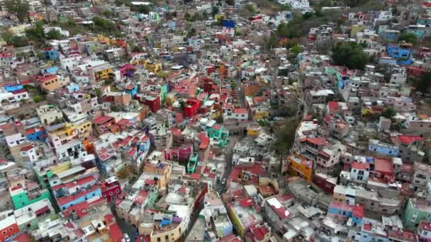 グアナファトドローンショット パノラマ メキシコ 住宅のある丘 — ストック動画