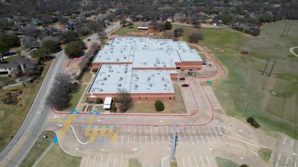 Luchtfoto Van Mcauliffe Basisschool Highland Village Texas Nadert Vanuit Het — Stockvideo