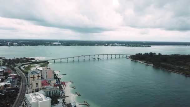 Aerial View Causeway Bridge Hotels Clearwater Florida Dark Clouds Backward — Vídeos de Stock