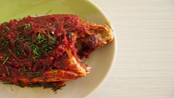 Gebratener Fisch Und Chilisoße Thai Stil Asiatische Küche — Stockvideo