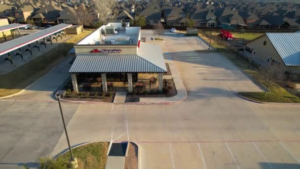 Aerial Video Pizza Hut Building Lantana Texas Video Rising Restaurant — ストック動画