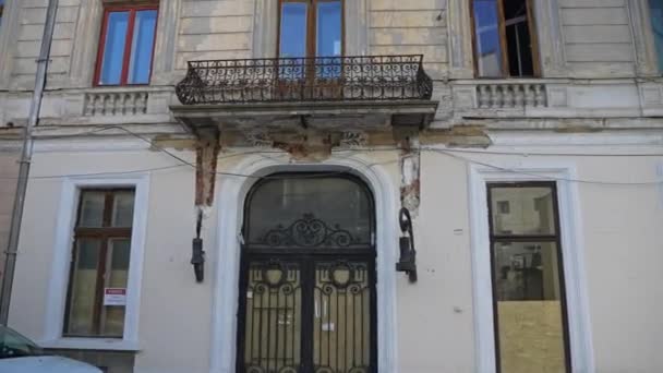 Old Building Bucharest Renovated Next Romanian Athenaeum Sunny Spring Day — Stock Video