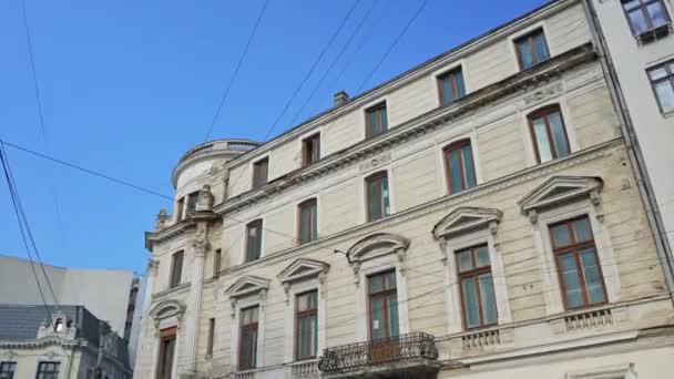 Old Building Bucharest Renovated Next Romanian Athenaeum Sunny Spring Day — Vídeos de Stock