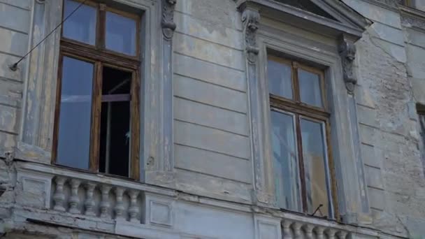 Stary Budynek Bukareszcie Który Być Odnowiony Obok Rumuńskiej Athenaeum Słoneczny — Wideo stockowe