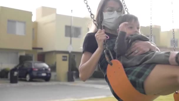 Latin Mom Her Baby Boy Swinging Having Fun Sunny Afternoon — Vídeo de Stock