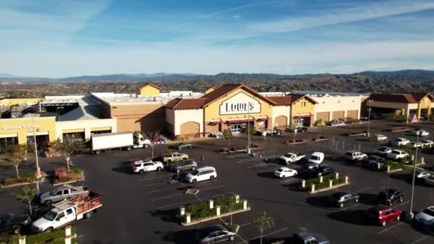 Lowes Home Improvement Store Aerial Flyover Beautiful Morning Southern California — Stockvideo