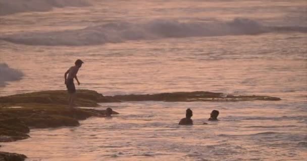 Boy Makes Flip Breaking Wave People Splashing Breaking Waves Sunset — Video Stock