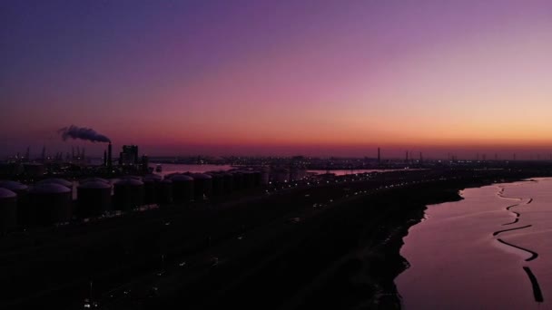 Aerial Timelapse Silhouette View Maasvlakte Industrial Port Purple Sunset Skies — ストック動画