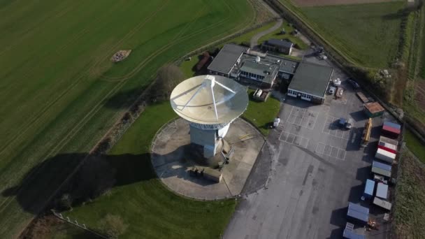 Беспилотник Орбите Большой Спутниковой Антенны Обсерватории Англии — стоковое видео