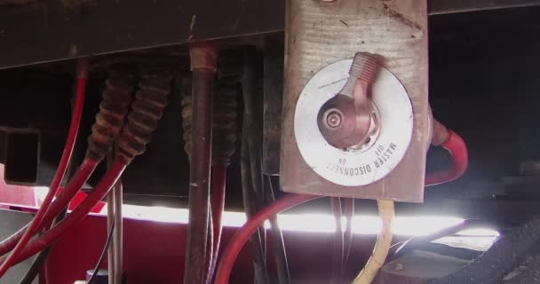 Turning Power Articulated Farm Tractor Battery Disconnect — Stockvideo