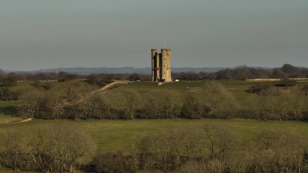 Broadway Tower Historique Angleterre Cotswold Stone Building Vue Aérienne — Video