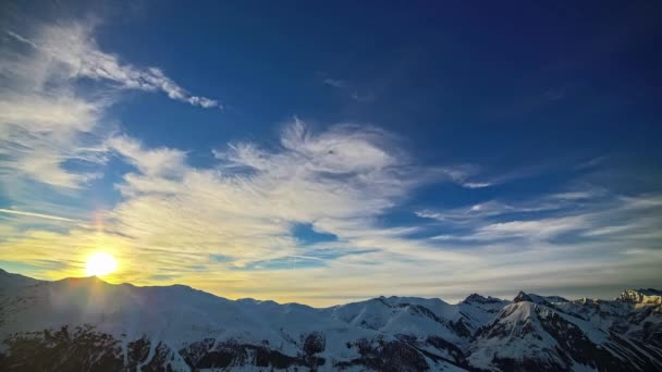 Luchtfoto Tijdapsis Van Zonsondergang Mountans Bedekt Met Sneeuw Timelapse Prachtig — Stockvideo