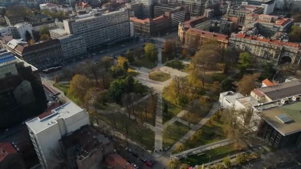 Flygfoto Manjez Park Och Grannskapsbyggnader Centrala Belgrad Serbien Soliga Höstdagen — Stockvideo