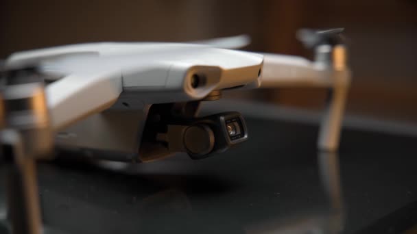 Closeup Filmische Video Van Een Drone Verlicht Met Een Zacht — Stockvideo