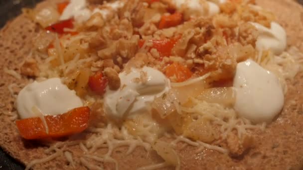 Crepe Trigo Sarraceno Francés Con Tapones Cocina Una Sartén Antiadherente — Vídeo de stock