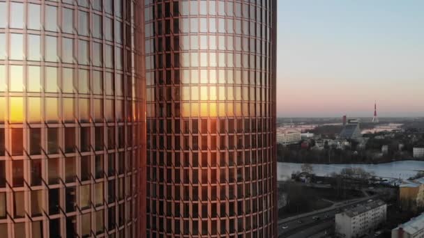 Scenisk Antenn Drönare Utsikt Över Zunda Towers Skyskrapor Med Riga — Stockvideo