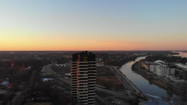 Landschappelijk Uitzicht Drone Richting Appartement Hoog Gelegen Aan Rivier Daugava — Stockvideo