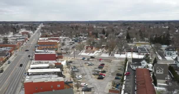 密歇根州牛津市中心无人机视频横向移动 — 图库视频影像