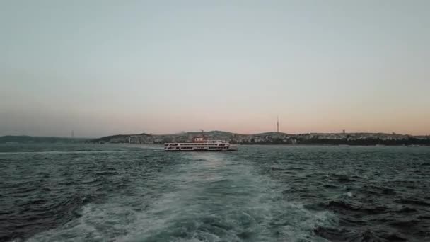 Vista Desde Barco Turístico Sobre Ist Bósforo Con Vista Torre — Vídeos de Stock