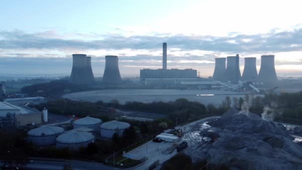 Power Station Industrial Cooling Tower Horizon Sunrise Foggy Countryside Rural — Vídeo de Stock