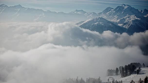 Vista Estática Paisagem Inverno Movimento Das Nuvens Brancas Nas Montanhas — Vídeo de Stock